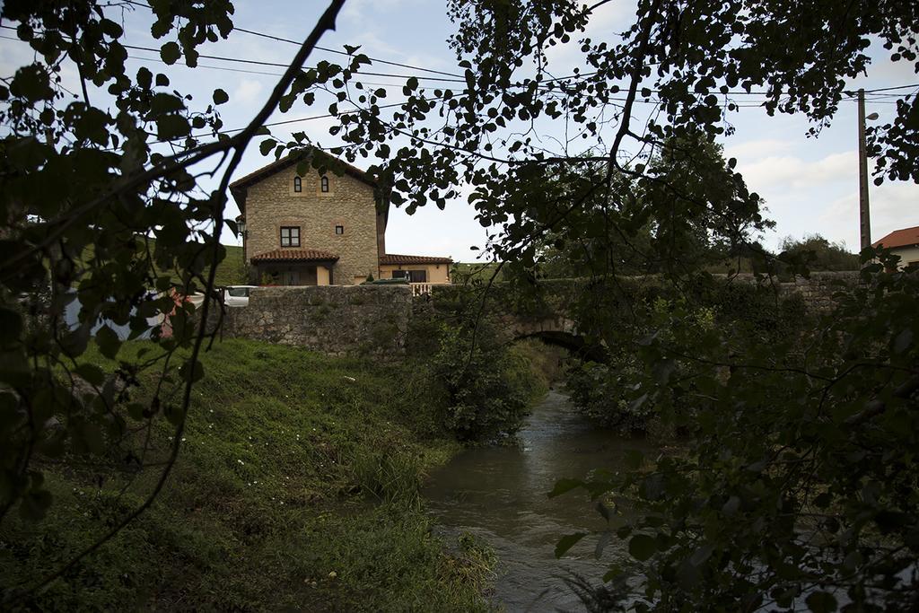 Trisileja En Puente Romano Toñanes 外观 照片
